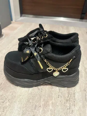 LIZLISA 사이드 참 통굽 스니커즈 블랙 M 사이즈 리즈리사