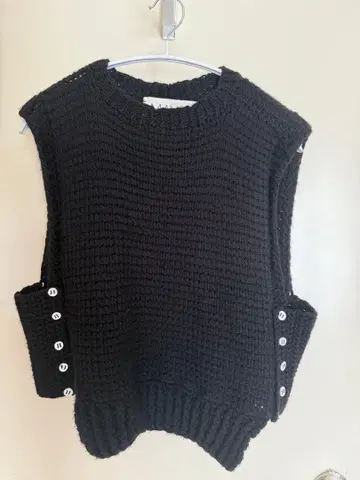 MAYDI 핸드메이드 블랙 니트 베스트