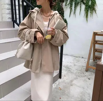 BLATE 후드 부착 베이지 자켓