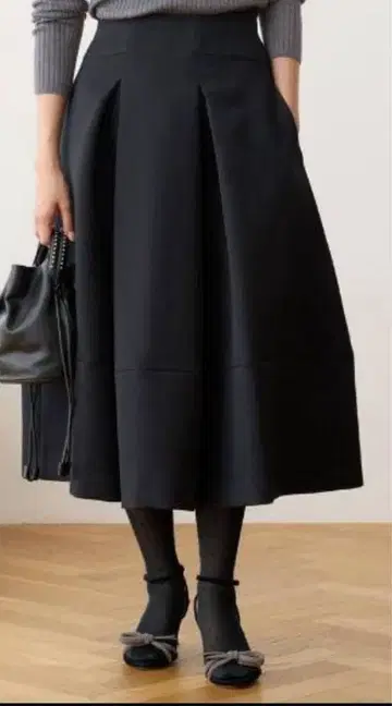 새상품급 IENA 트리플 트윌 턱 스커트 블랙 38 M