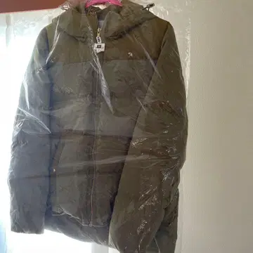 아놀드파마 올리브색 후드 부착 다운 자켓