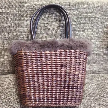 퍼 포함 브라운 바스켓백