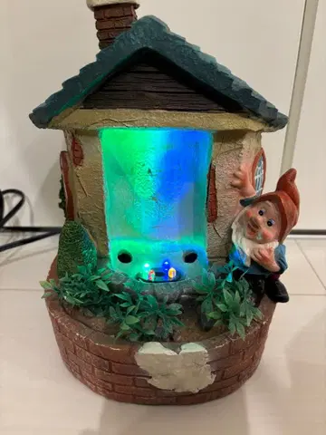 일곱 난쟁이 폴리 분수 입상