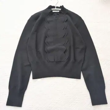 새상품급 ESTNATION 에스트네이션 프릴 넥 니트 블랙