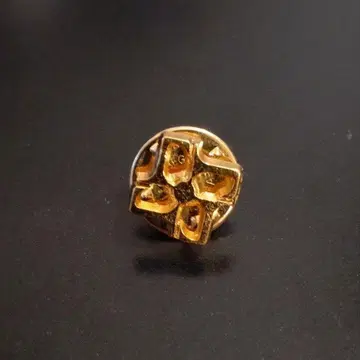 TAGLIATORE 딸리아또레 골드 라펠 핀 부토니에르