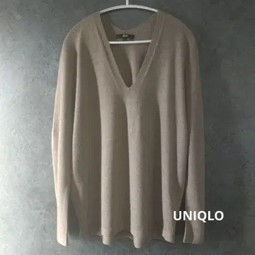 새상품급 UNIQLO 베이지 캐시미어 V넥 스웨터 L 사이즈