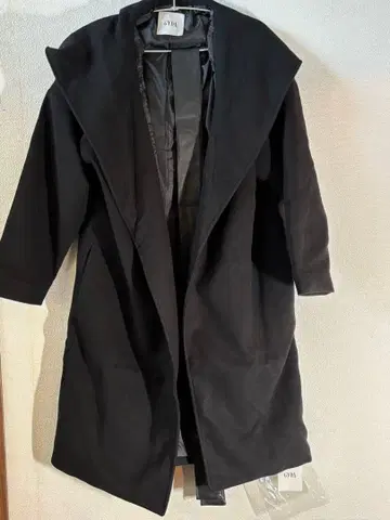 GYDA 후드 부착 블랙 롱 코트