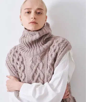 [ labelle etude ] 케이블 니트 터틀넥 베스트 핑크 베이지