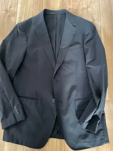 유니클로 블랙 테일러드 자켓 2 버튼