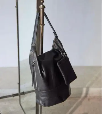 Hoaw. 윔 가젯 블랙 원 숄더백