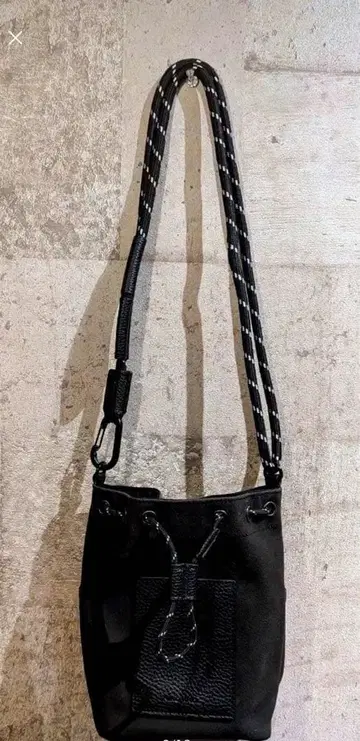 니코앤드 파라코드 복조리 숄더백 블랙