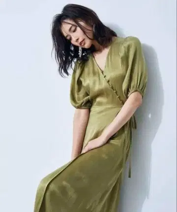 FRAY I.D 카슈쿨 새틴 원피스 다나카 미나미 착용