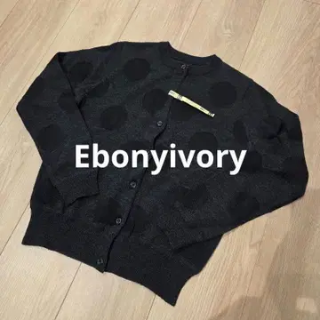 Ebonyivory/ 차콜 그레이 도트 무늬 니트 가디건