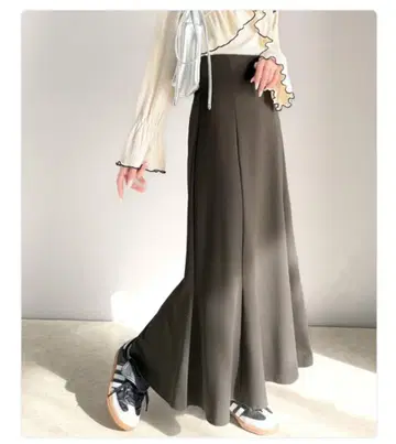 새상품 클래식 엘프 머메이드 스커트 차콜