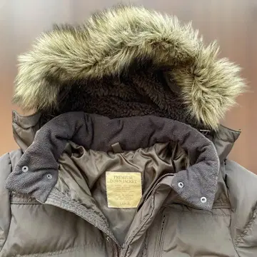 유니클로 PREMIUM DOWN JACKET L 사이즈 후드 부착