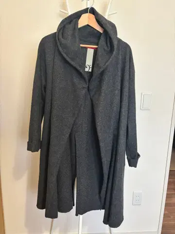 알칼리 후드 부착 차콜 롱 코트