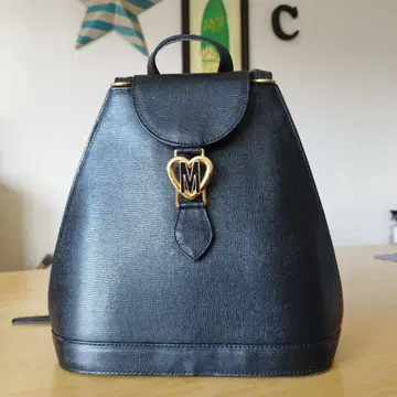 컨디션 최상 모스키노 사피아노 가죽 럭색 하트 금장 장식 로고 블랙