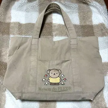 (약간의 흠집 있음) Maison de FLEUR 보리스 자수 백