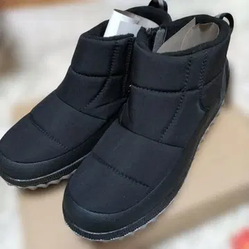 블랙 퀼팅 부츠 지퍼 포함