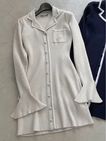 EATME 프론트 버튼 니트 원피스