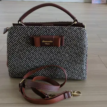 Samantaha Vega 트위드와 인조 가죽의 투웨이백