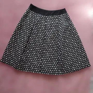 엠즈 그레이시 블랙과 화이트 꽃무늬 플리츠? 플레어? 스커트 36