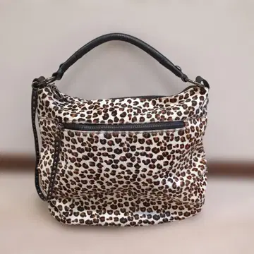 송치 레오파드 무늬 숄더백