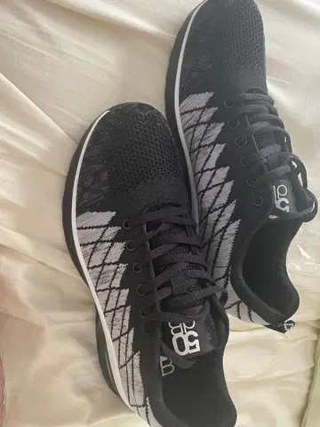 메쉬 어퍼 러닝화 블랙/화이트