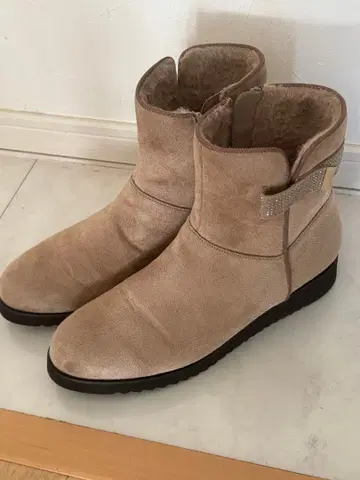 베이지 스웨이드 지퍼 부츠