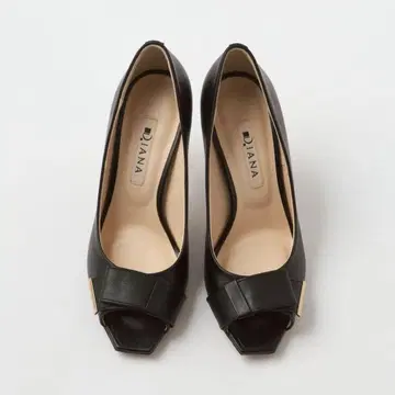 DIANA 블랙 오픈토 펌프스