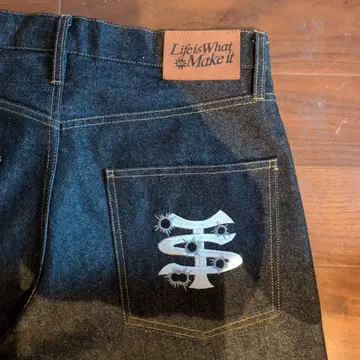 [컨디션 최상] 스트레이트 데님 독특한 자수 디자인