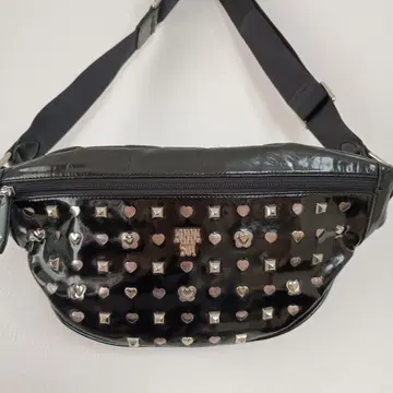 ANNA SUI 스터드 장식 바디백 블랙