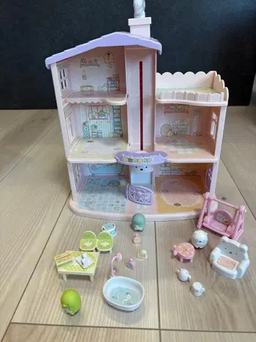 붙어라 스밋코 돌려라 시로쿠마 엘리베이터 3층짜리 스밋코 하우스