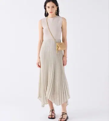 미라 오웬 랜덤 플리츠 니트 도킹 원피스