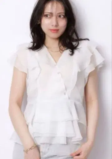 [ 미사용 새상품 ] 마이 스트라다 시어 프릴 페플럼 블라우스 2025