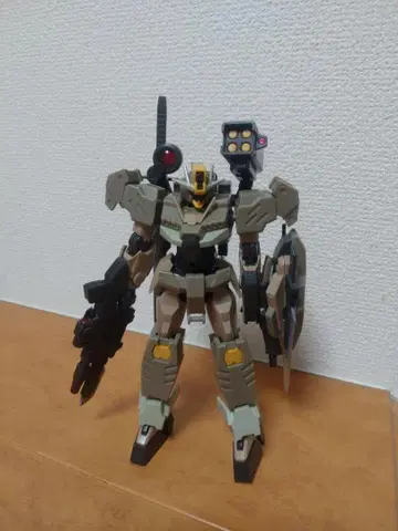 1/144 HG 건담 더블오 커맨드 쿠안타 사막 타입 동시 300엔 할인