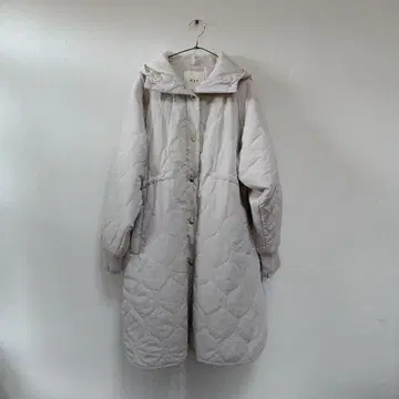 DGY 후드 달린 퀼트 자켓 미사용품