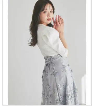 tocco closet 3D 플라워 자수 백 레이스업 플레어 스커트