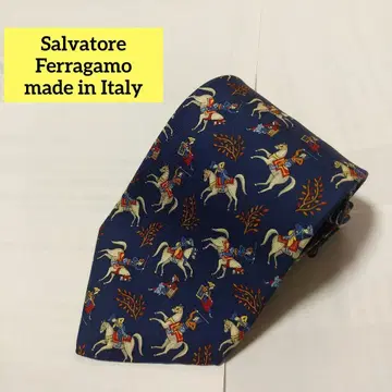 Salvatore Ferragamo 넥타이 기사와 말 패턴