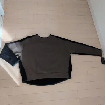 케이블 니트 맨투맨 절개 스웨터