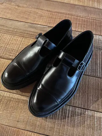 새상품급! HEREU 헤류 T 스트랩 블랙 가죽 로퍼