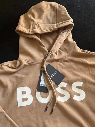 [택 포함 새상품] BOSS 베이지 로고 후드티
