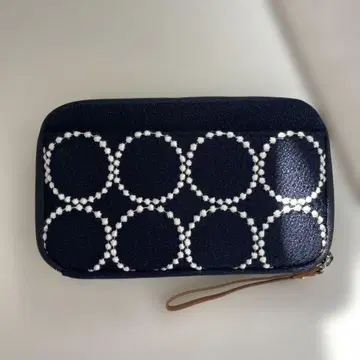 완판템 미사용 새상품 호보니치 x 미나 페르호넨 히키다시 파우치 언니