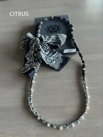 [ CITRUS ] 시트러스 실크볼 목걸이 펄 블랙 SHIPS