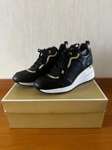 MICHAEL KORS 블랙 골드 스니커즈