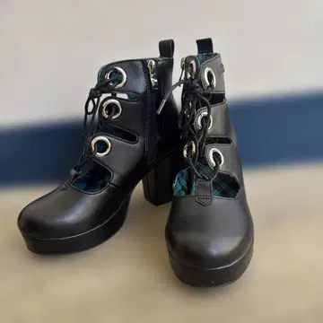 레이스업 디자인 숏부츠