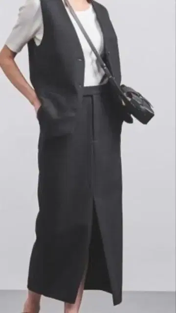 UNITED ARROWS C/P 딥 슬릿 타이트 스커트와 베스트 블랙