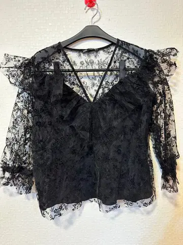 ZARA 블랙 프릴 소매 상의