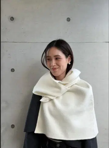 데콜테 액세서리 스톨 아이보리