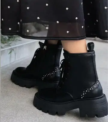 2024 신상 미사용 새상품 도노반 리본 레이스업 부츠 아키론 S 사이즈